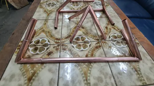 Montage classique BSA d'une pyramide de Khéops en cuivre